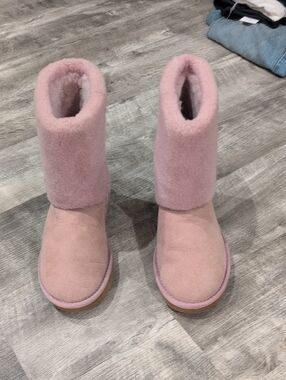 UGG Classic Short II Sherpa Cuff Pink Sheepskin Women's Mid-Calf Boots Size 6